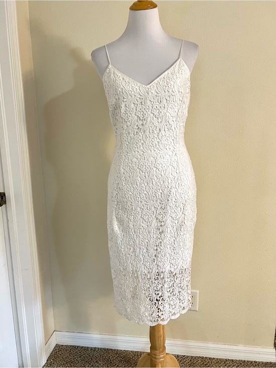 White House Black Market Dresses & Skirts - WHBM White Lace Crochet Floral Sheath Dress Size 10 Sleeveless bridal party lux